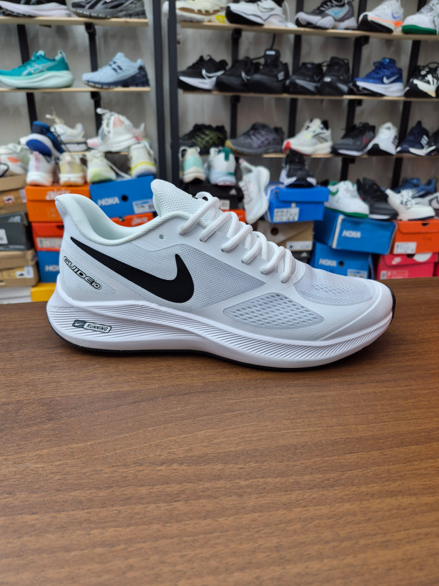 کتونی رانینگ و پیاده روی نایک گاید ۱۰ مستر کوالیتی رنگ سفید NIKE ZOOM