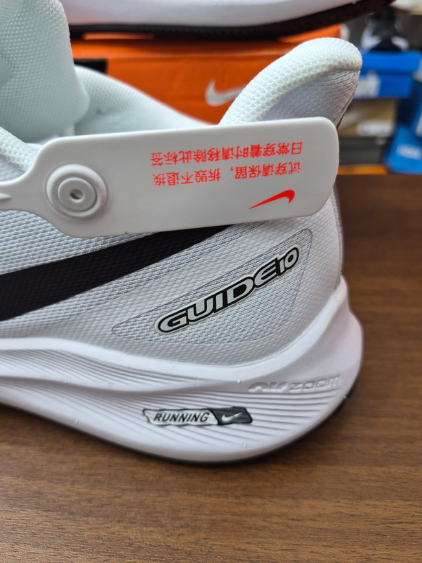 کتونی رانینگ و پیاده روی نایک گاید ۱۰ مستر کوالیتی رنگ سفید NIKE ZOOM