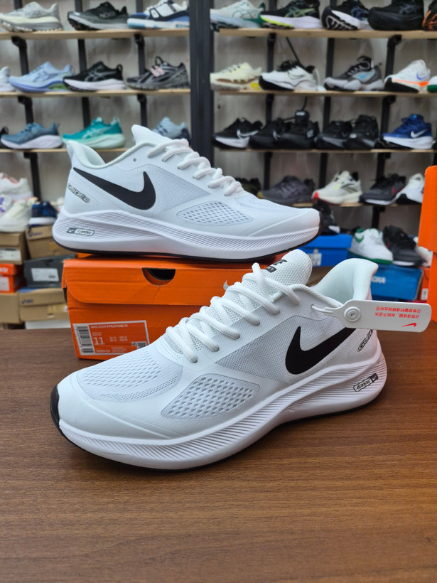 کتونی رانینگ و پیاده روی نایک گاید ۱۰ مستر کوالیتی رنگ سفید NIKE ZOOM
