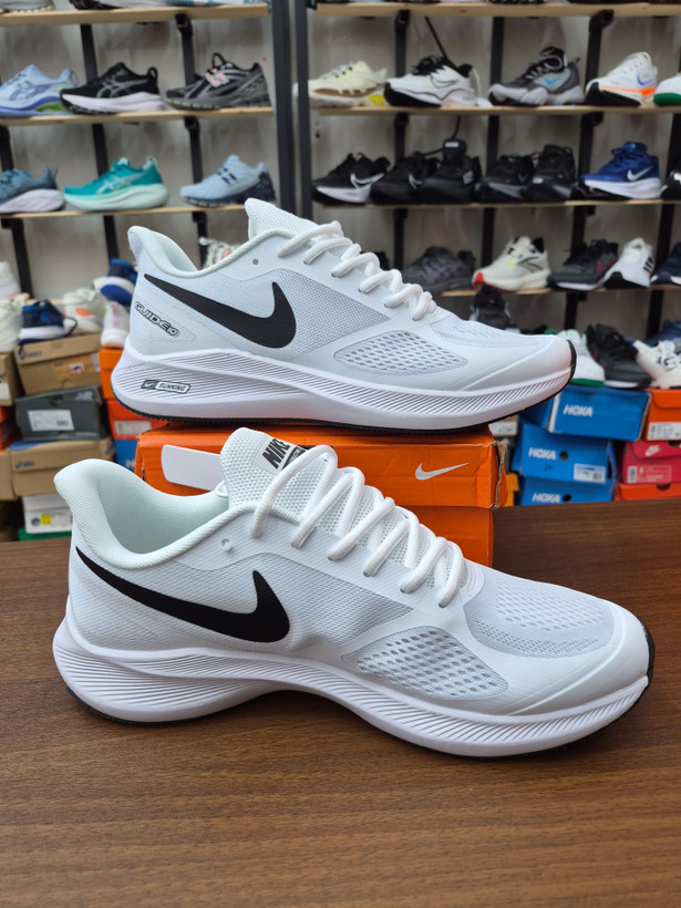 کتونی رانینگ و پیاده روی نایک گاید ۱۰ مستر کوالیتی رنگ سفید NIKE ZOOM