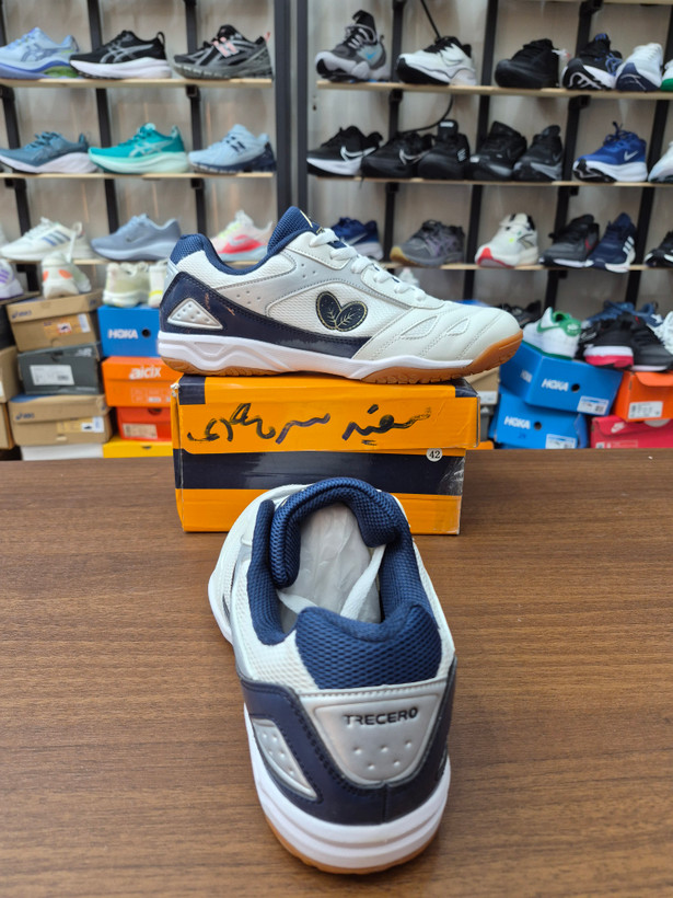 کتونی تنیس باترفلای لزولاین ریفونس رنگ سفید ویتنام رنگ سفید سورمه ای butterfly shoes table tennis price white blacK کتونی بدمینتون