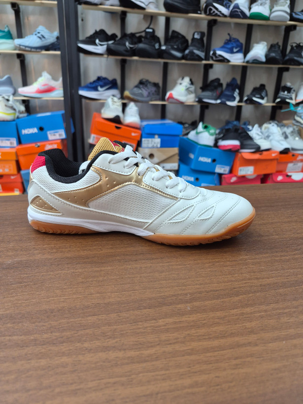 کتونی تنیس باترفلای لزولاین ریفونس رنگ سفید ویتنام رنگ سفید قرمز طلایی butterfly shoes table tennis price white red gold کتونی بدمینتون