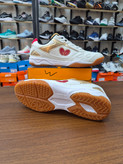 کتونی تنیس باترفلای لزولاین ریفونس رنگ سفید ویتنام رنگ سفید قرمز طلایی butterfly shoes table tennis price white red gold کتونی بدمینتون