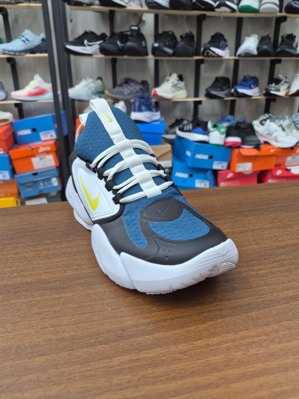 کفش اسپرت و لایف استایل نایک ساواج رنگ سورمه ای سفید زرد زوم Nike Air max Savage