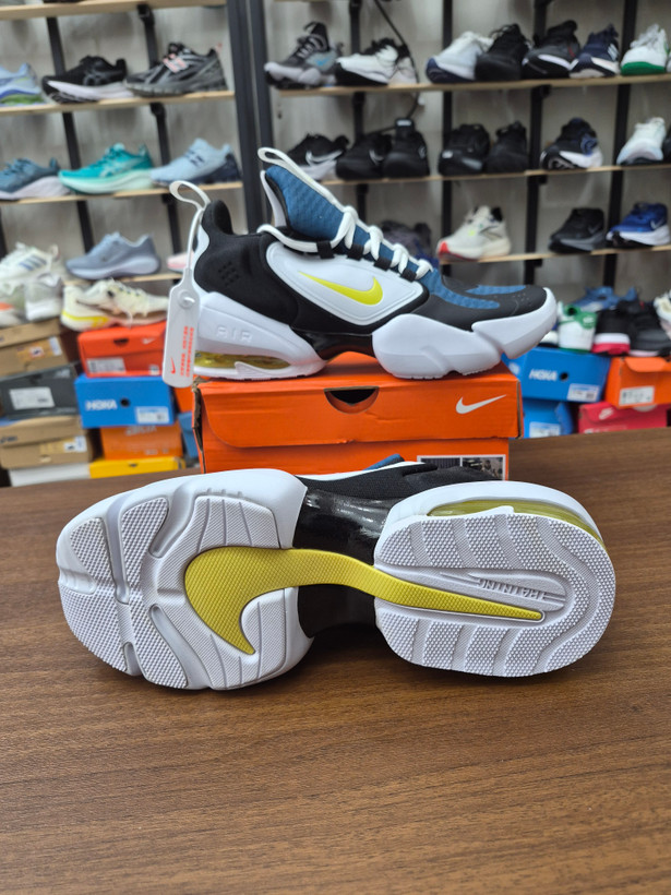 کفش اسپرت و لایف استایل نایک ساواج رنگ سورمه ای سفید زرد زوم Nike Air max Savage
