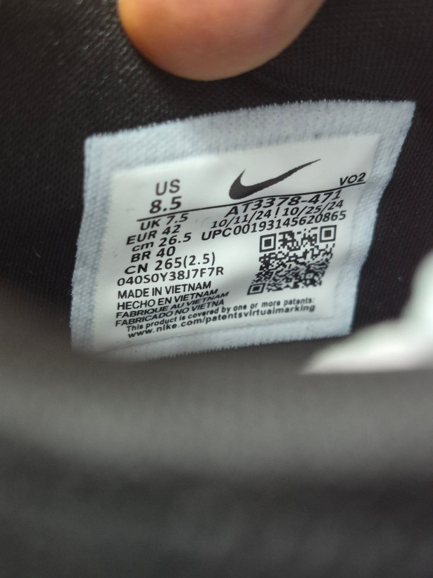 کفش اسپرت و لایف استایل نایک ساواج رنگ سورمه ای سفید زرد زوم Nike Air max Savage