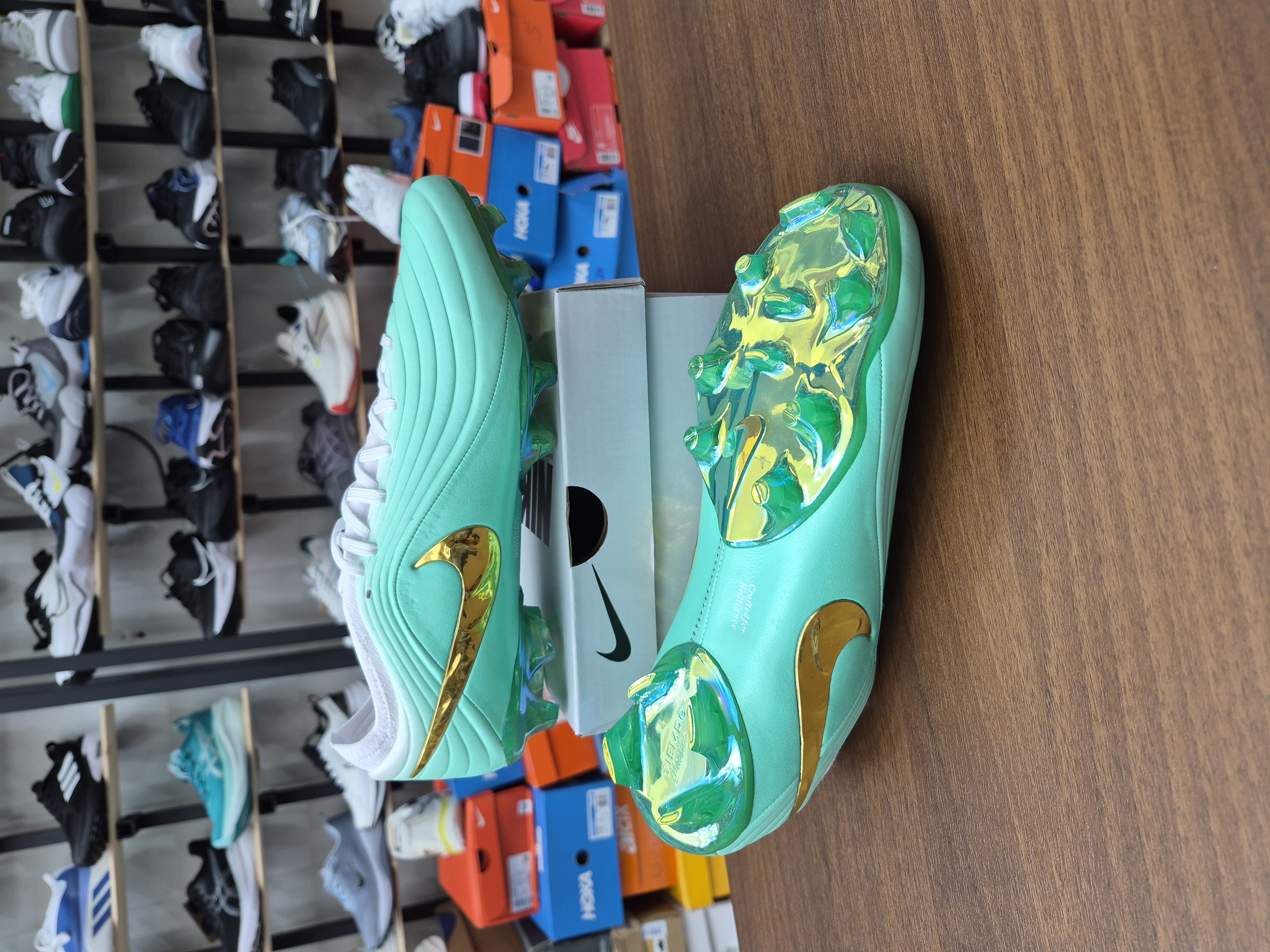 کفش فوتبال استوک دار نایک تمپو ویتنام   Chuteira Campo NIKE Tiempo Maestro Elite FG Verde - Dourado