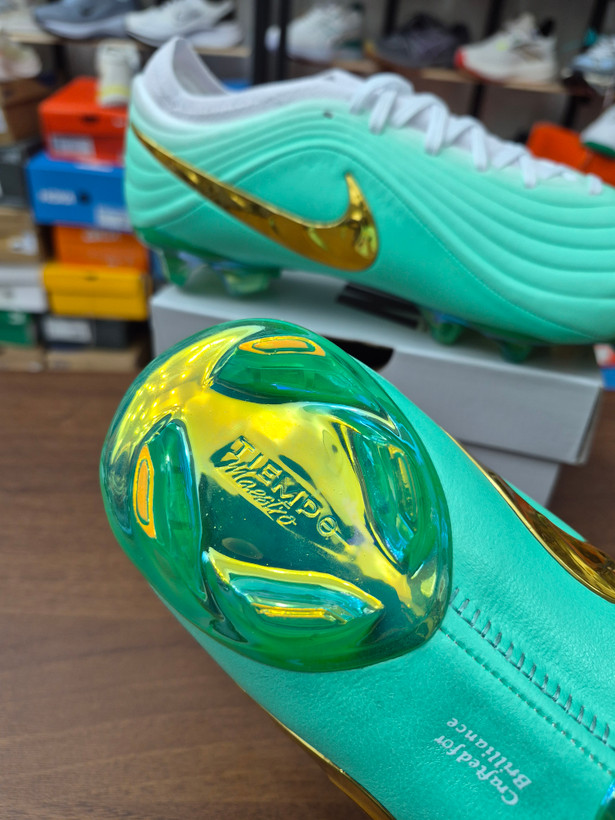 کفش فوتبال استوک دار نایک تمپو ویتنام Chuteira Campo NIKE Tiempo Maestro Elite FG Verde - Dourado